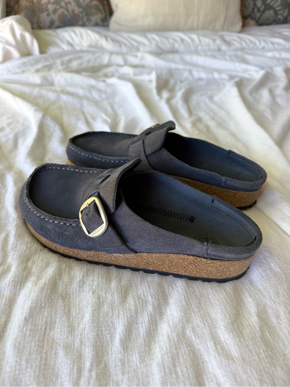 Birkenstock Women’s Navy Blue Suede Slip-On Mule with Buckle. 5.5